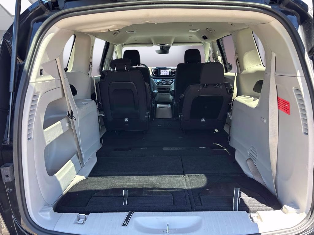 2024 Diamond Black Crystal Pearlcoat Chrysler Voyager LX FWD Van