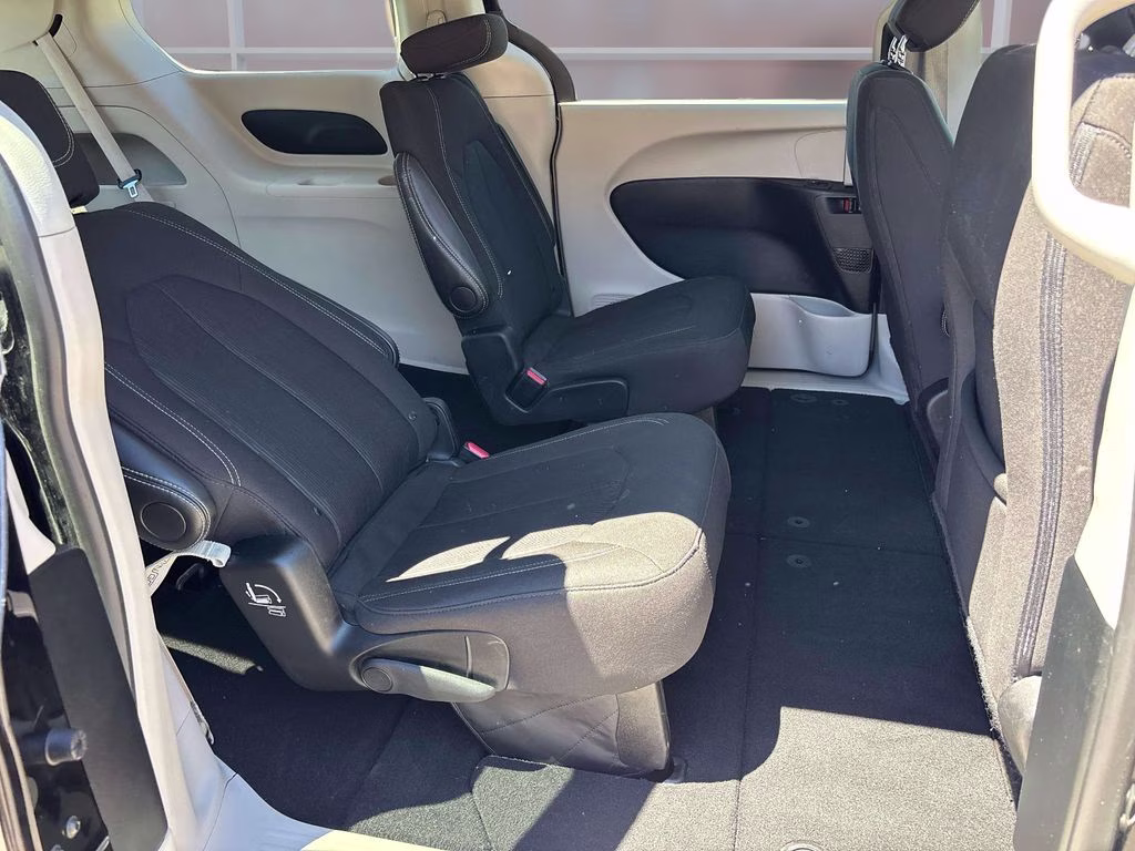 2024 Diamond Black Crystal Pearlcoat Chrysler Voyager LX FWD Van