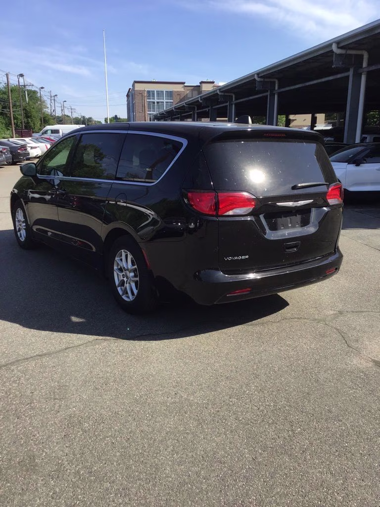 2024 Diamond Black Crystal Pearlcoat Chrysler Voyager LX FWD Van