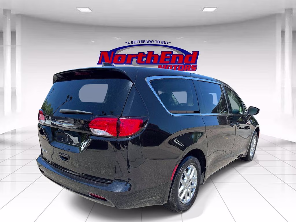 2024 Diamond Black Crystal Pearlcoat Chrysler Voyager LX FWD Van