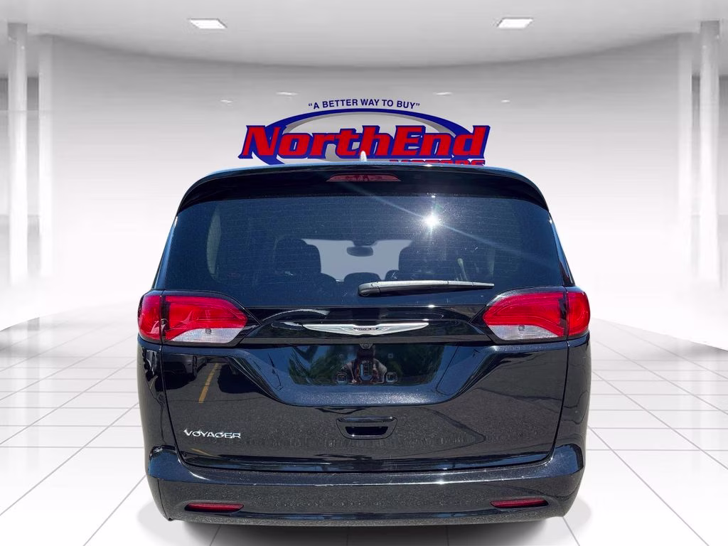 2024 Diamond Black Crystal Pearlcoat Chrysler Voyager LX FWD Van
