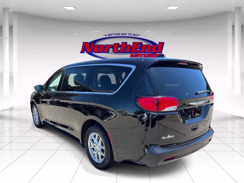 2024 Diamond Black Crystal Pearlcoat Chrysler Voyager LX FWD Van