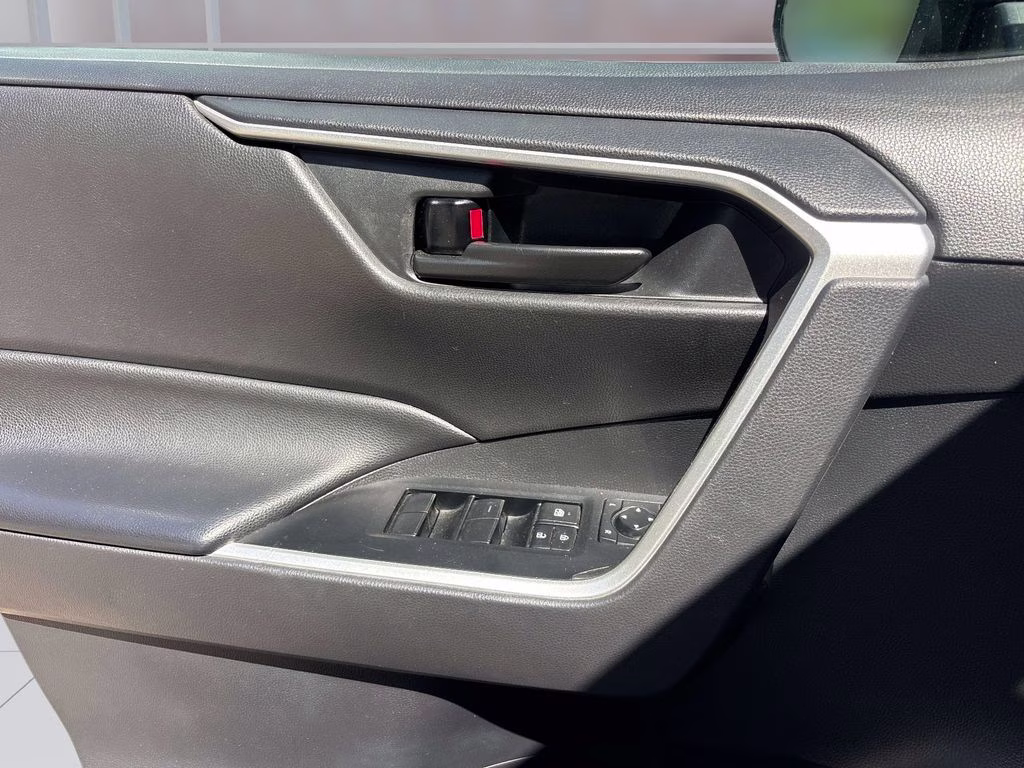 2021 Super White Toyota RAV4 LE AWD SUV
