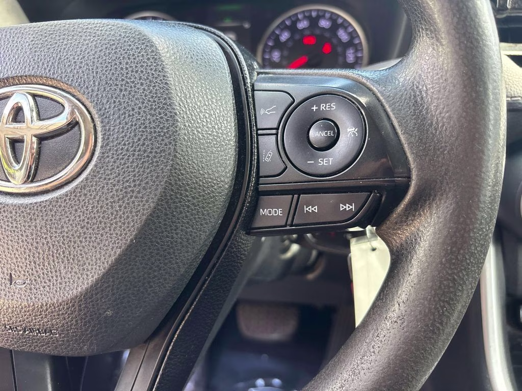 2021 Super White Toyota RAV4 LE AWD SUV