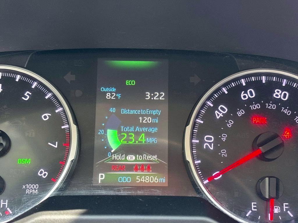 2021 Super White Toyota RAV4 LE AWD SUV