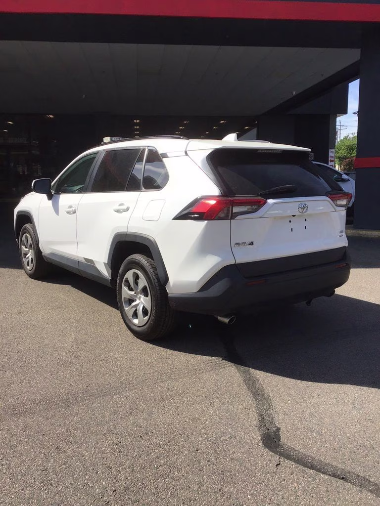 2021 Super White Toyota RAV4 LE AWD SUV