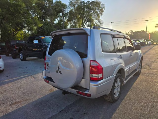 2006 Soprano Silver Metallic Mitsubishi Montero Limited 4X4 SUV