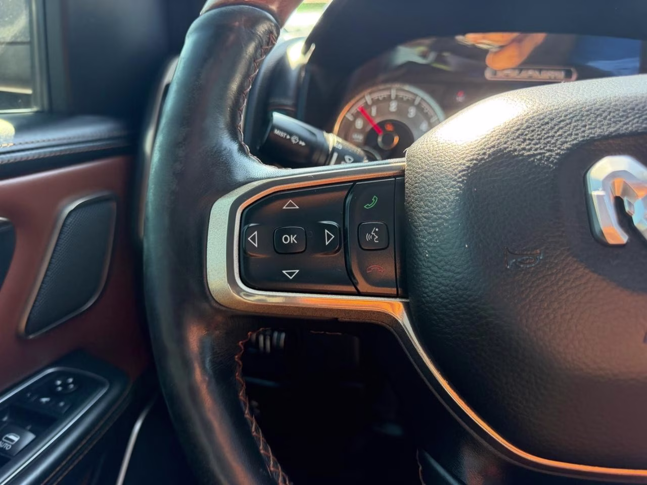 2020 Diamond Black Crystal Pearlcoat Ram 1500 Limited 4X4 Truck
