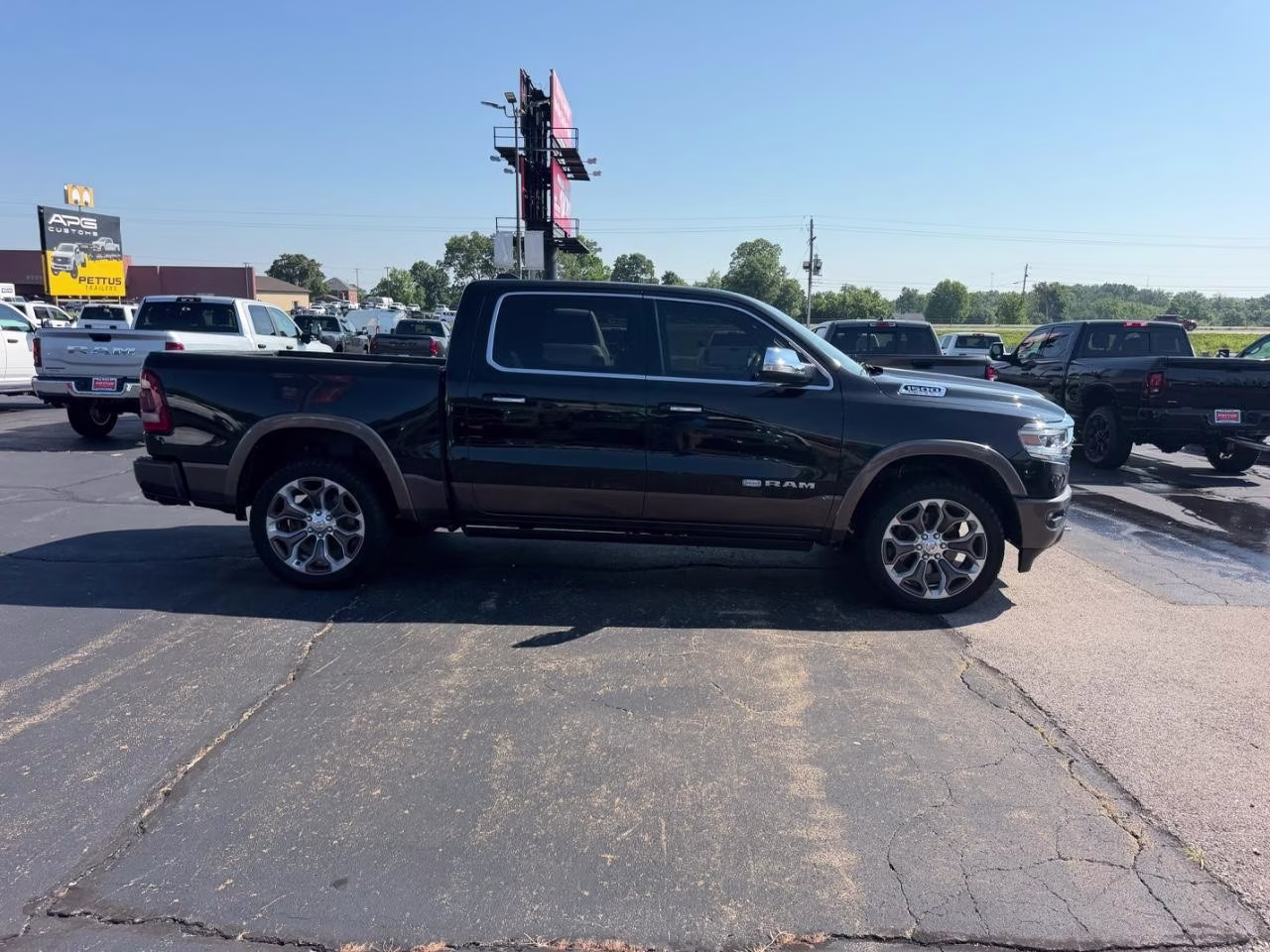 2020 Diamond Black Crystal Pearlcoat Ram 1500 Limited 4X4 Truck
