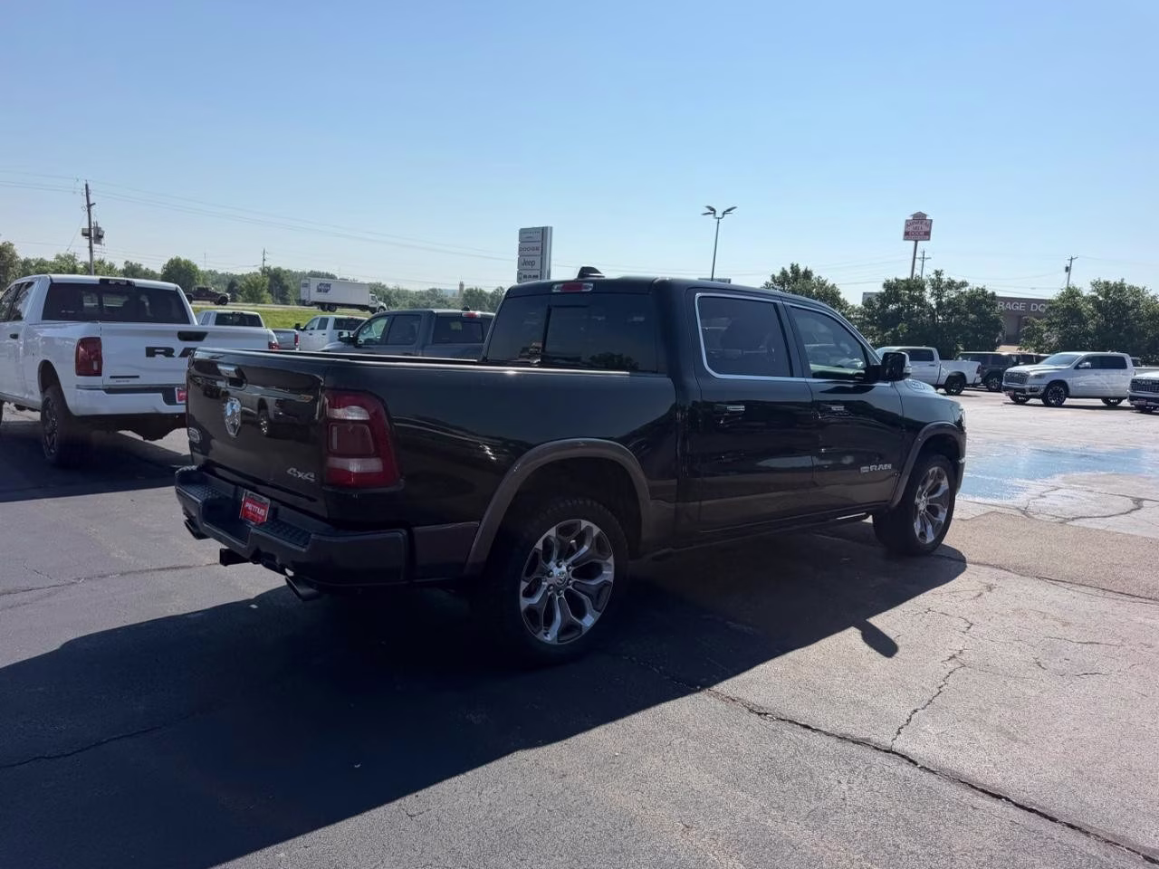 2020 Diamond Black Crystal Pearlcoat Ram 1500 Limited 4X4 Truck