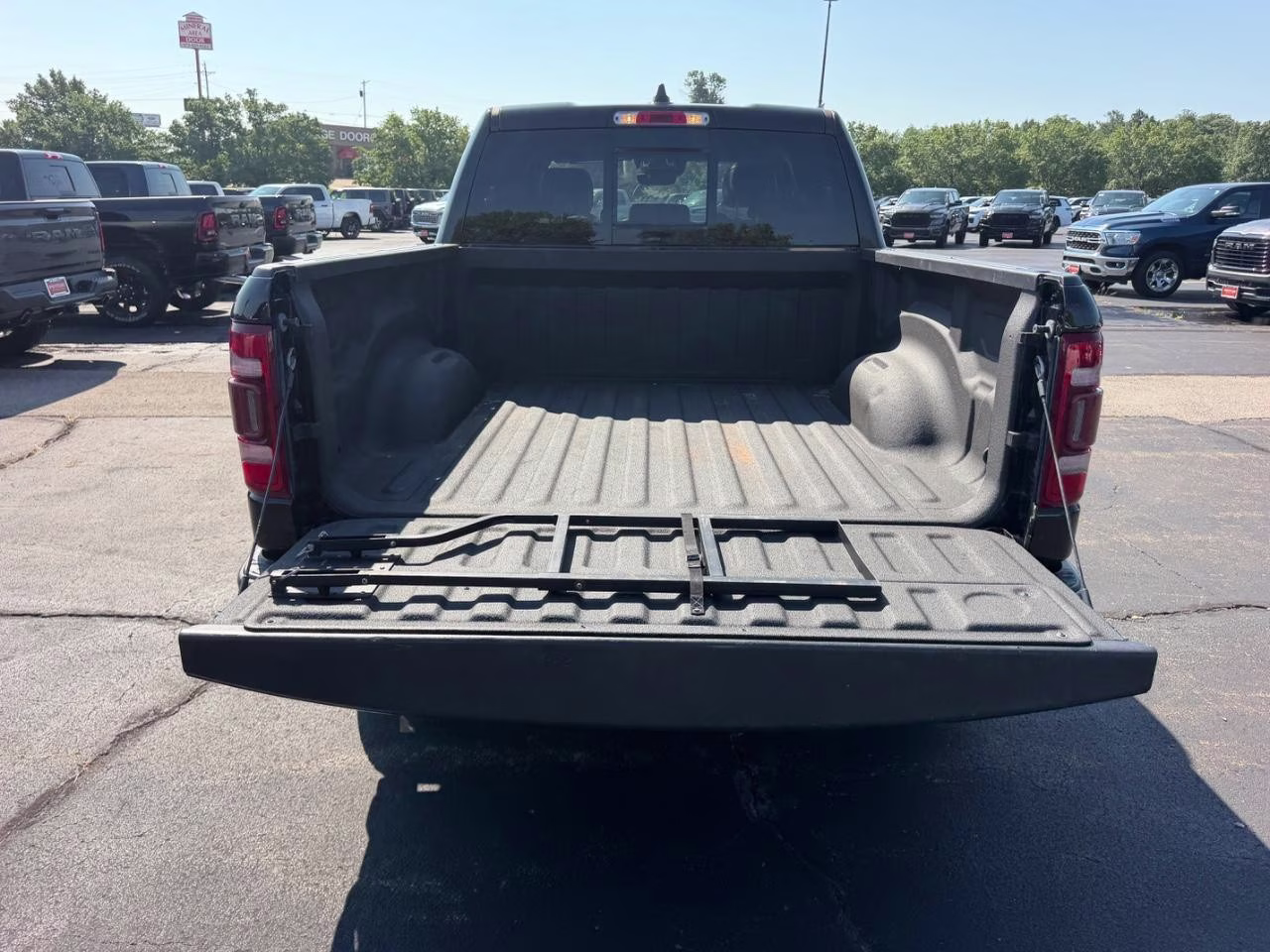 2020 Diamond Black Crystal Pearlcoat Ram 1500 Limited 4X4 Truck