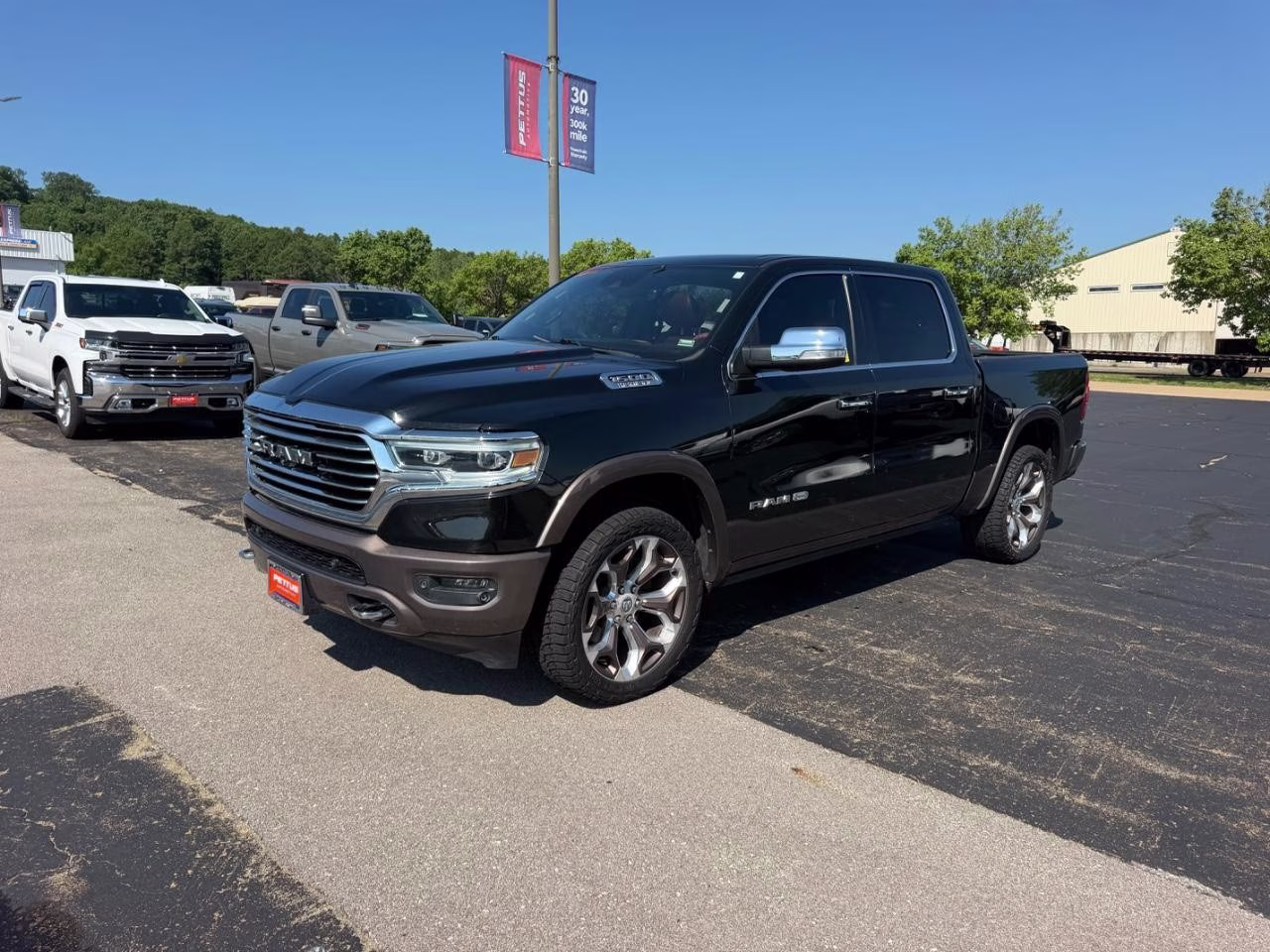 2020 Diamond Black Crystal Pearlcoat Ram 1500 Limited 4X4 Truck