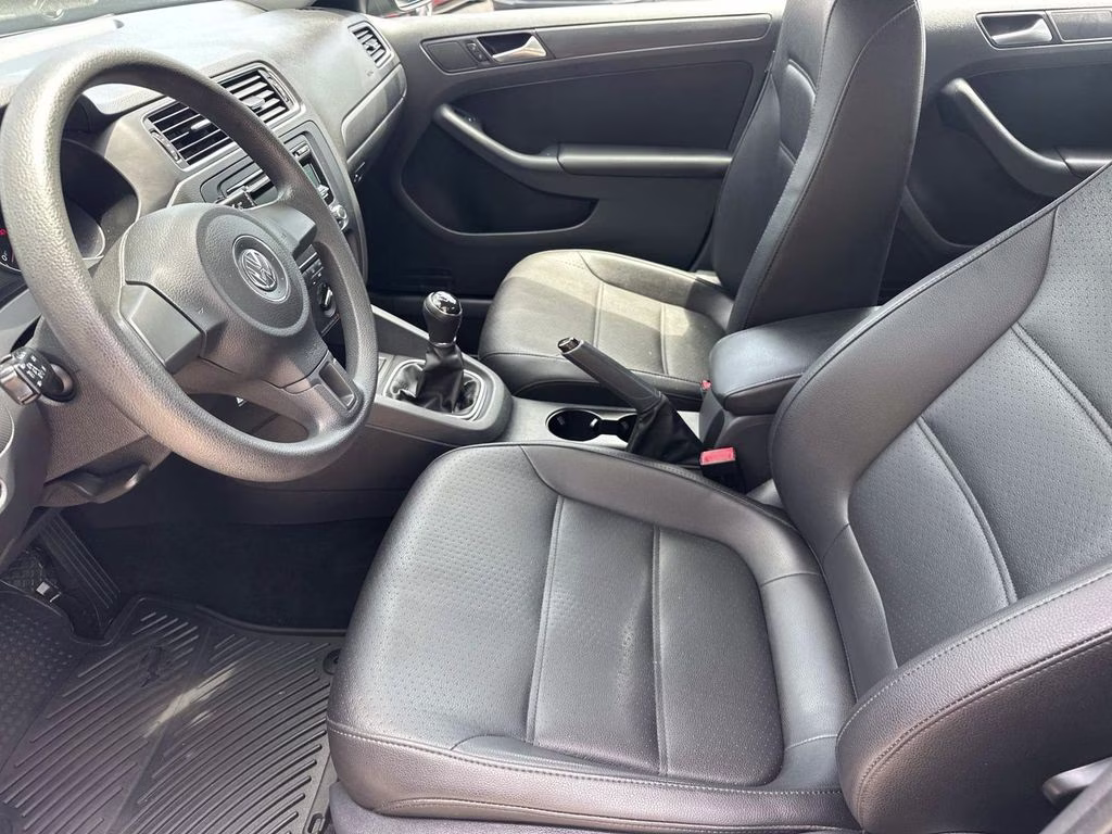 2014 Platinum Gray Metallic Volkswagen Jetta 1.8T SE FWD Sedan