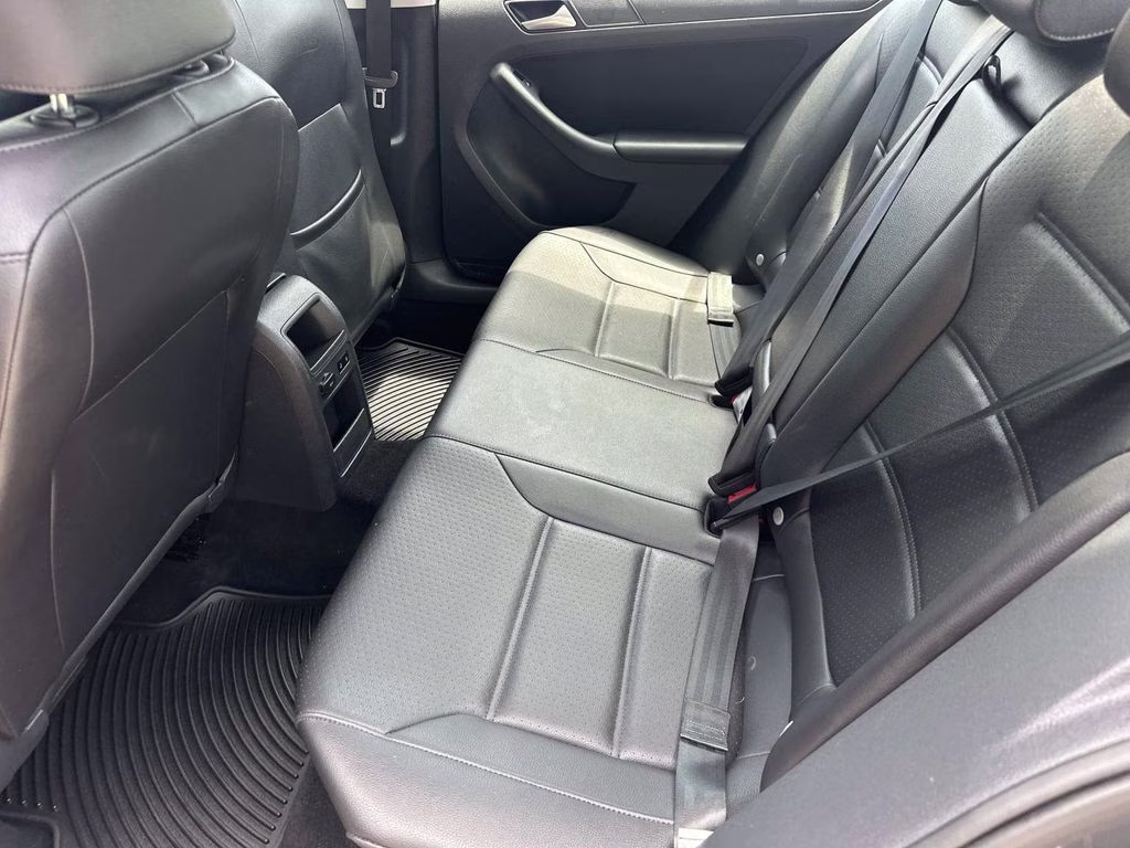 2014 Platinum Gray Metallic Volkswagen Jetta 1.8T SE FWD Sedan