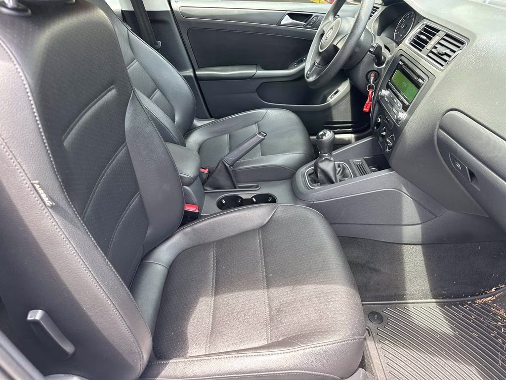 2014 Platinum Gray Metallic Volkswagen Jetta 1.8T SE FWD Sedan