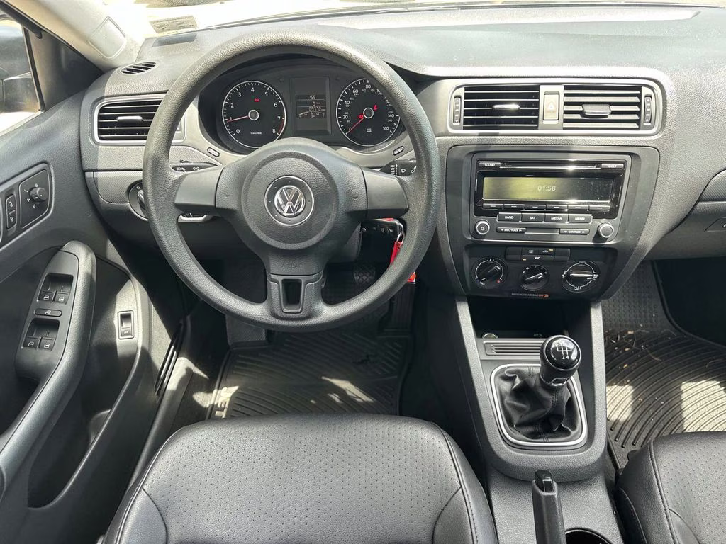 2014 Platinum Gray Metallic Volkswagen Jetta 1.8T SE FWD Sedan