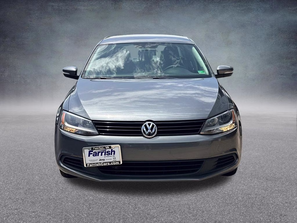 2014 Platinum Gray Metallic Volkswagen Jetta 1.8T SE FWD Sedan