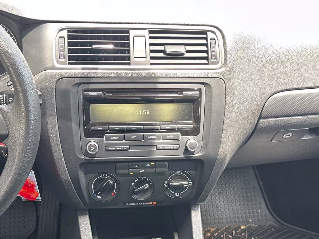 2014 Platinum Gray Metallic Volkswagen Jetta 1.8T SE FWD Sedan