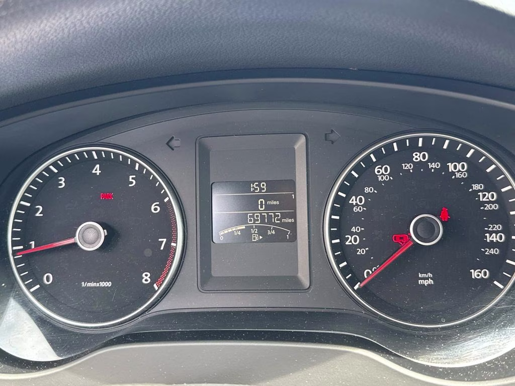 2014 Platinum Gray Metallic Volkswagen Jetta 1.8T SE FWD Sedan