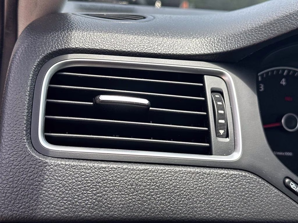 2014 Platinum Gray Metallic Volkswagen Jetta 1.8T SE FWD Sedan