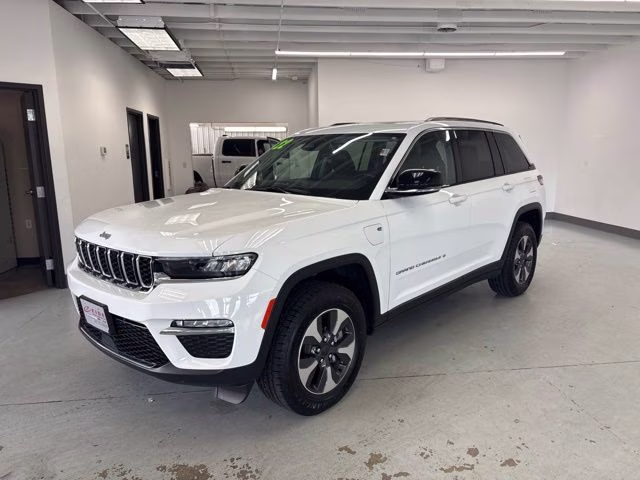 2022 Bright White Clearcoat Jeep Grand Cherokee 4xe 4X4 SUV