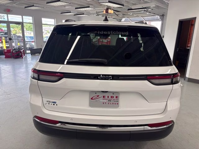 2022 Bright White Clearcoat Jeep Grand Cherokee 4xe 4X4 SUV
