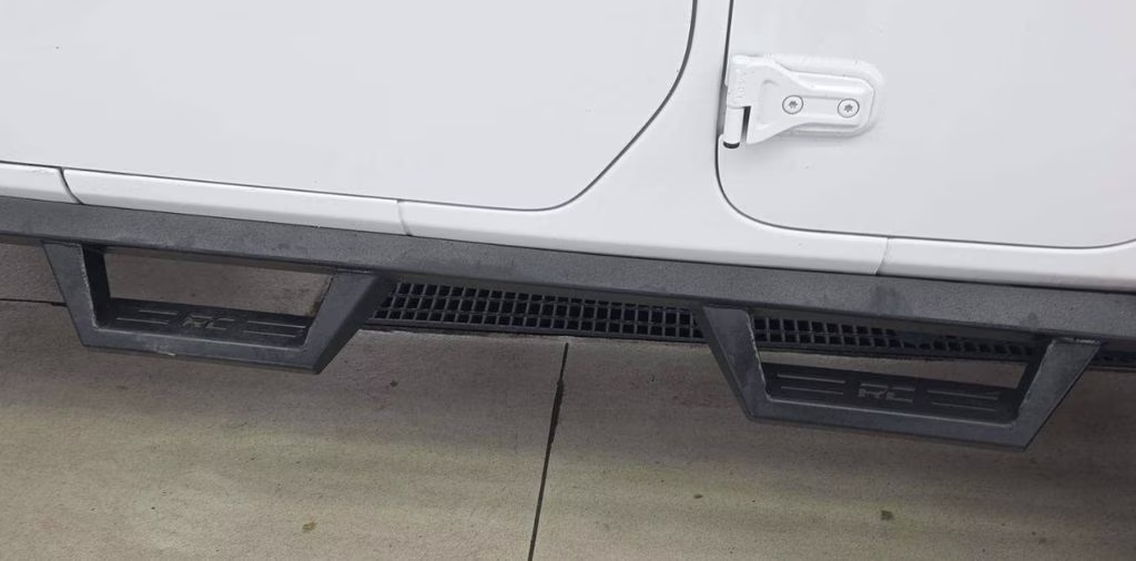 2022 Bright White Clearcoat Jeep Wrangler Unlimited Sahara 4X4 SUV