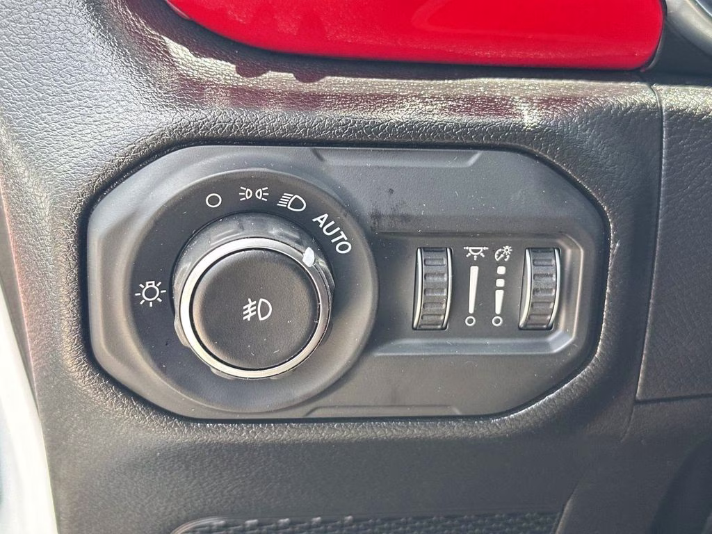 2022 Bright White Clearcoat Jeep Wrangler Unlimited Sahara 4X4 SUV