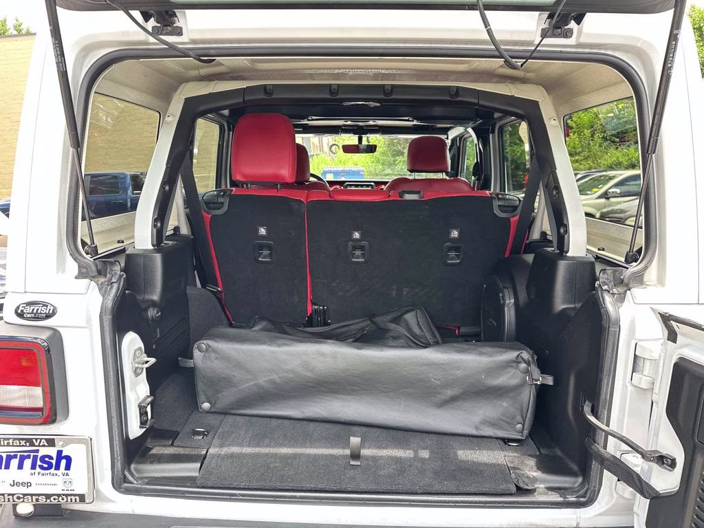 2022 Bright White Clearcoat Jeep Wrangler Unlimited Sahara 4X4 SUV