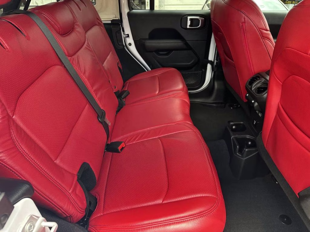2022 Bright White Clearcoat Jeep Wrangler Unlimited Sahara 4X4 SUV