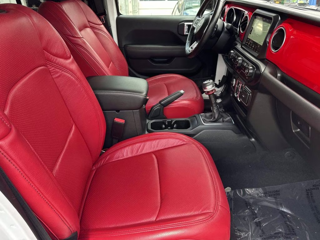 2022 Bright White Clearcoat Jeep Wrangler Unlimited Sahara 4X4 SUV