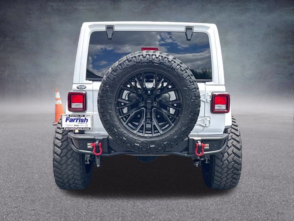 2022 Bright White Clearcoat Jeep Wrangler Unlimited Sahara 4X4 SUV
