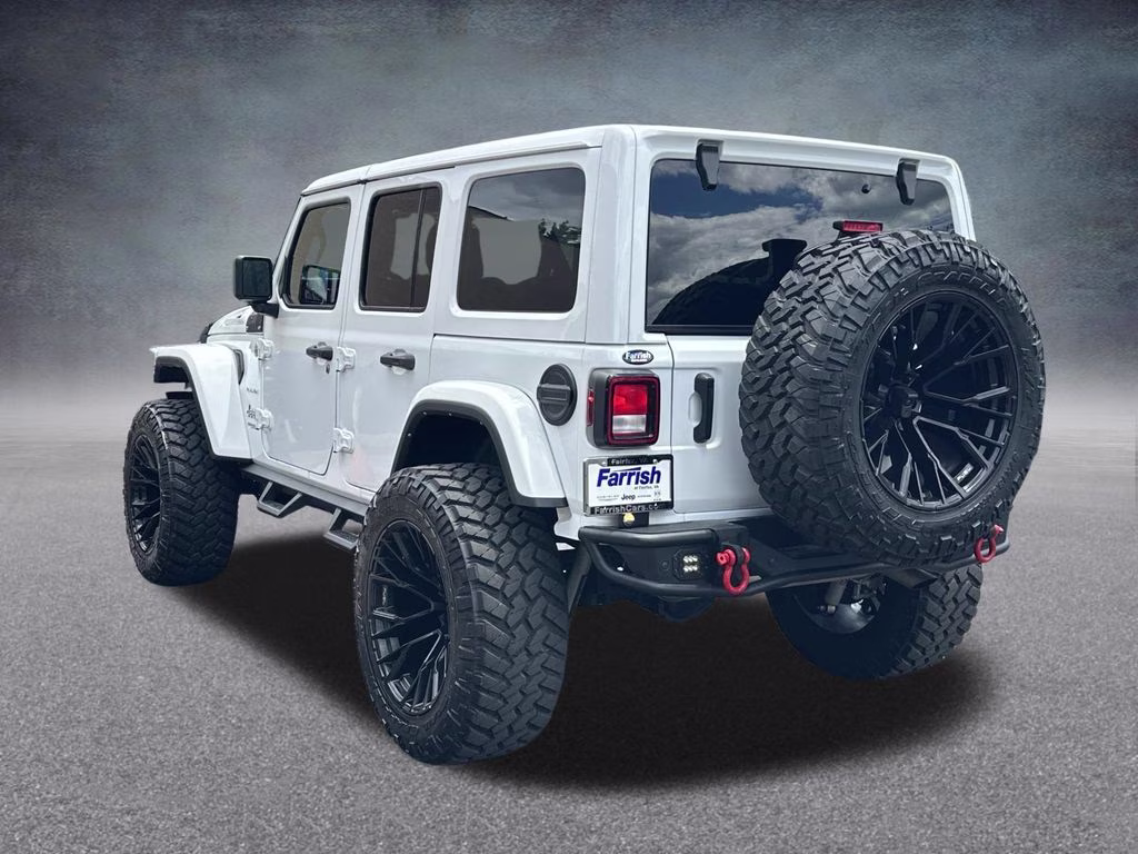 2022 Bright White Clearcoat Jeep Wrangler Unlimited Sahara 4X4 SUV