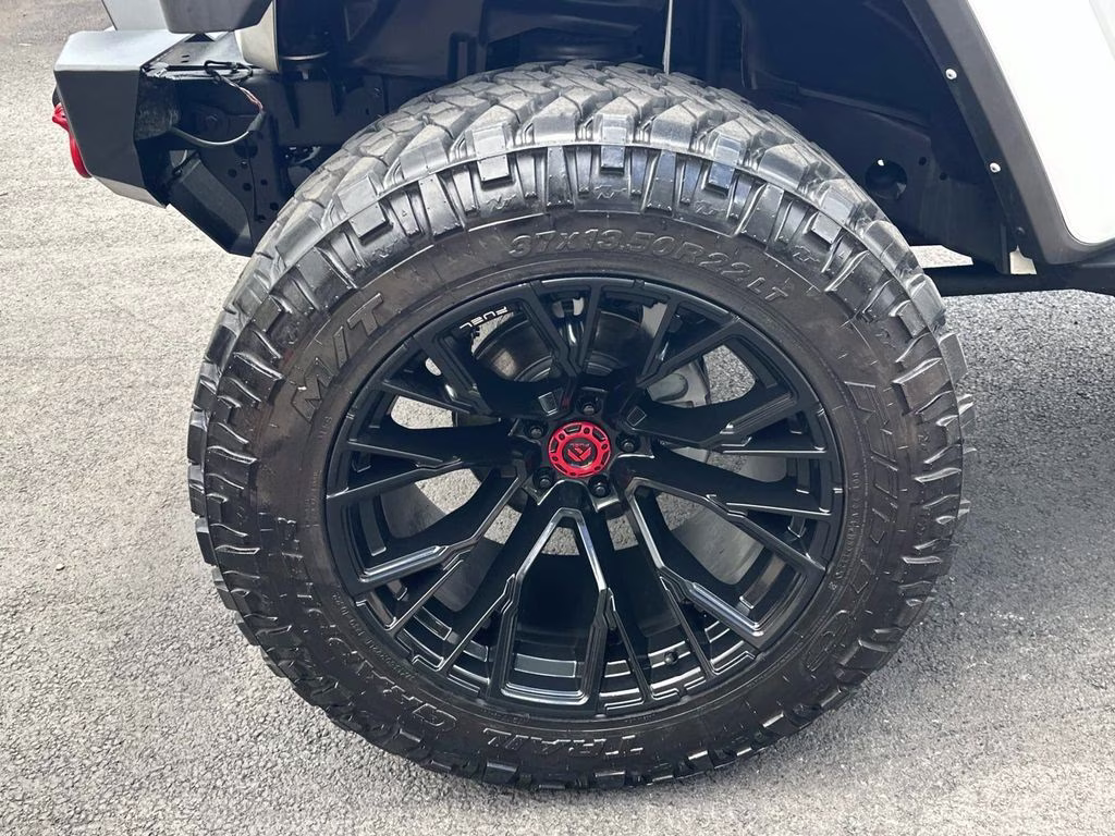 2022 Bright White Clearcoat Jeep Wrangler Unlimited Sahara 4X4 SUV