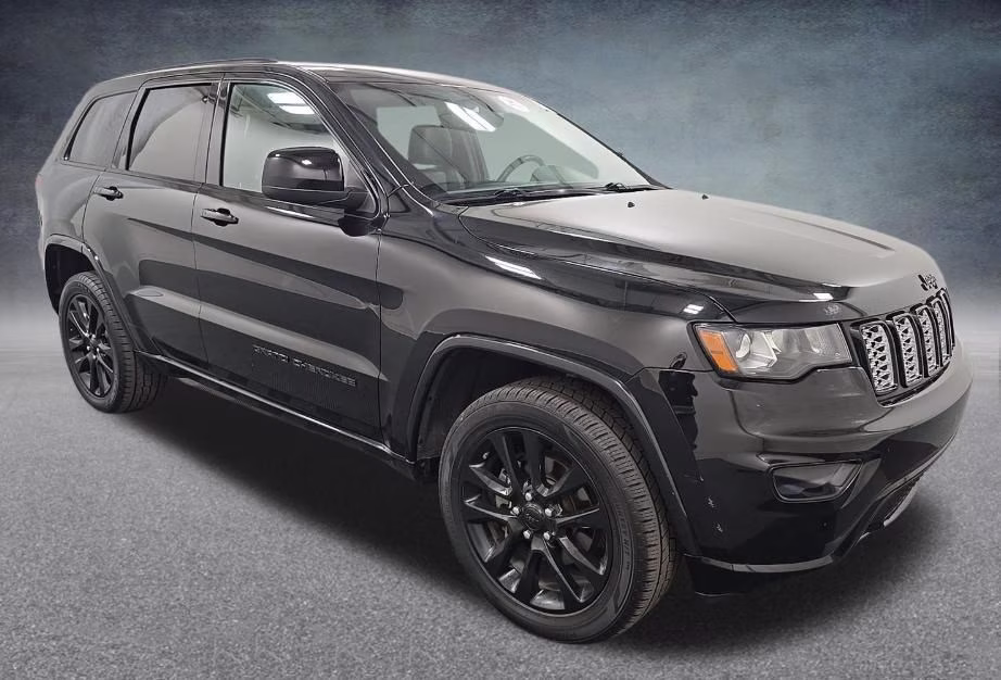 2019 Diamond Black Crystal Pearlcoat Jeep Grand Cherokee Altitude 4X4 SUV