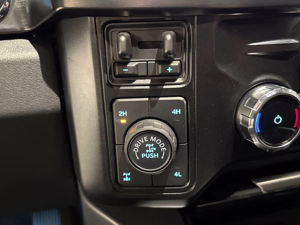 2025 Blue Metallic Ford Super Duty F-250 SRW Lariat 4X4 Truck