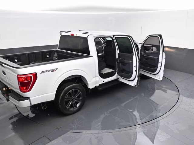 2022 White Ford F-150 XLT 4X4 Truck