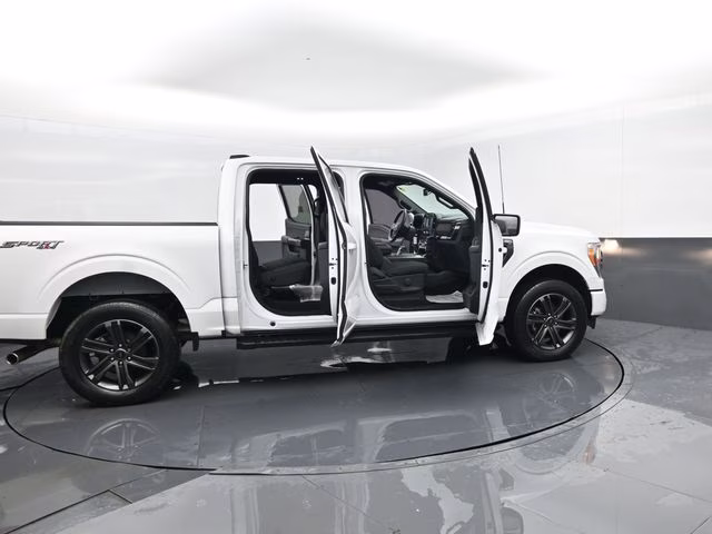 2022 White Ford F-150 XLT 4X4 Truck