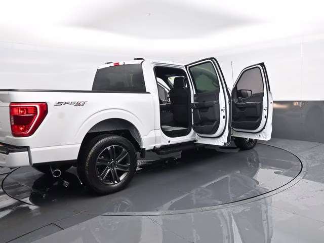 2022 White Ford F-150 XLT 4X4 Truck