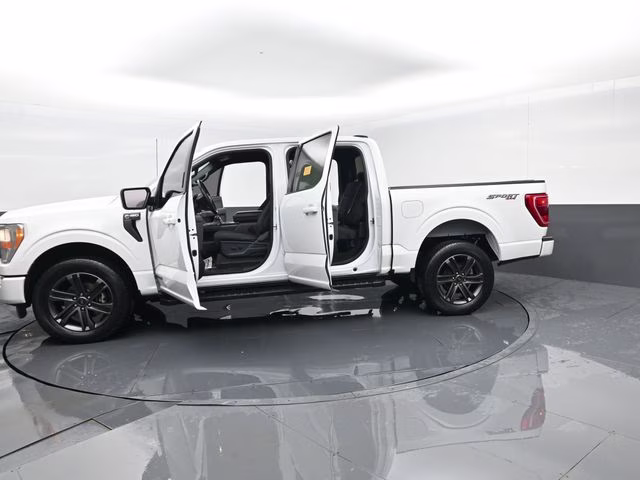 2022 White Ford F-150 XLT 4X4 Truck