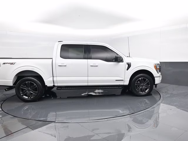 2022 White Ford F-150 XLT 4X4 Truck
