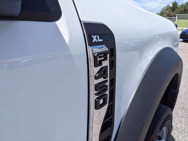 2026 Oxford White Ford Super Duty F-450 DRW XL 4X4 Chassis