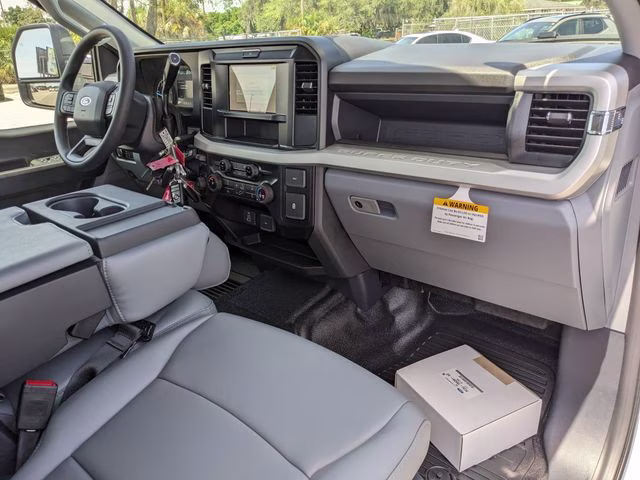 2026 Oxford White Ford Super Duty F-450 DRW XL 4X4 Chassis