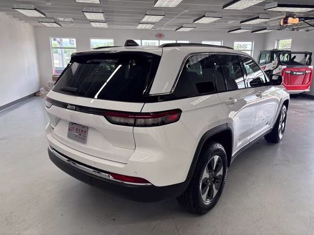 2022 Bright White Clearcoat Jeep Grand Cherokee 4xe 4X4 SUV