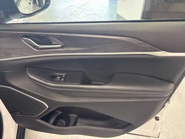 2022 Bright White Clearcoat Jeep Grand Cherokee 4xe 4X4 SUV