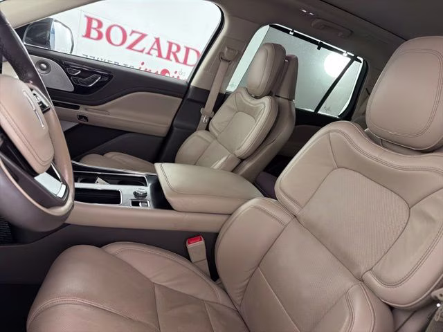 2022 White Metallic Lincoln Aviator Reserve AWD SUV
