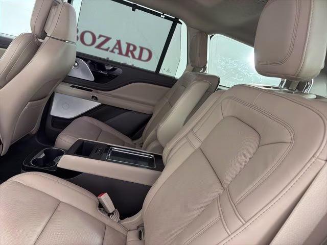 2022 White Metallic Lincoln Aviator Reserve AWD SUV