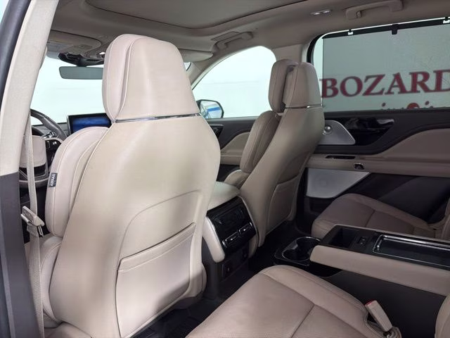 2022 White Metallic Lincoln Aviator Reserve AWD SUV