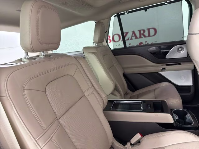 2022 White Metallic Lincoln Aviator Reserve AWD SUV