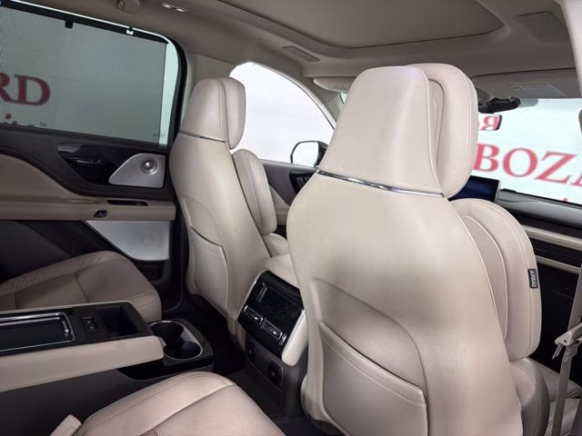 2022 White Metallic Lincoln Aviator Reserve AWD SUV